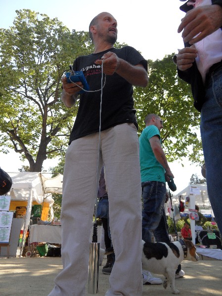 Joan Carles López Sancho mesurant el camp magnètic a Barcelona